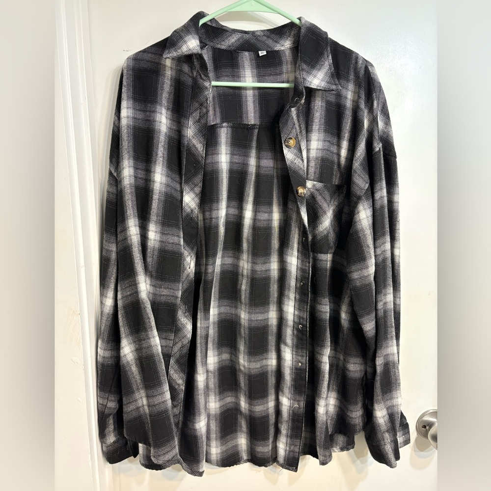 Men's-Style Black and Gray Plaid Button-Up Shirt Jacket - Brand Unspecified